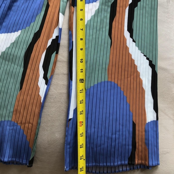 ISSEY MIYAKE Cropped Trousers - Picture 5 of 5